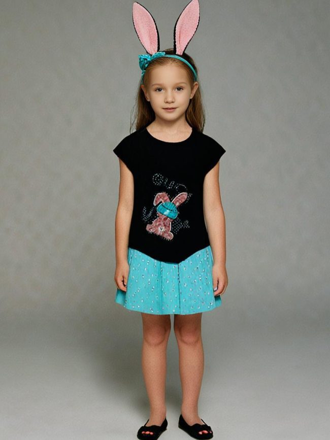 دختر بچه با کراپ مشکی خرگوشی