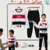 بلوز شلوار پسرانه سایز ۵۰ روی رگال همراه کفش اسپرت و کلاه نقاب‌دار سفید